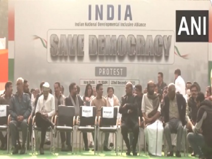Nationwide protest by India Coalition today on suspension of MPs Rahul Gandhi will give message from Jantar Mantar | INDIA Alliance Protest: सांसदों के निलंबन पर सरकार और विपक्ष आमने-सामने, जंतर-मंतर पर लगा नेताओं का जमावड़ा