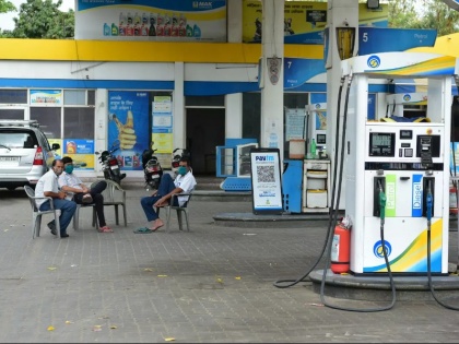 Petrol diesel sales shrink boosts LPG demand in March as Covid-19 lockdown | लॉकडाउन से घटी पेट्रोल, डीजल की मांग, एलपीजी की डिमांड बढ़ी