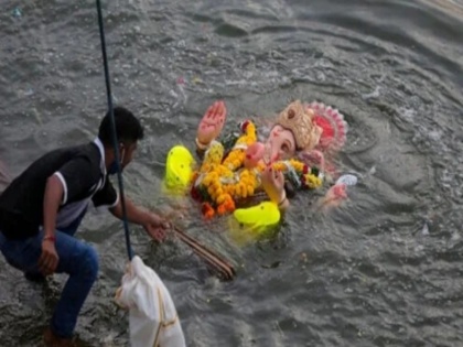 At least 16 deaths reported in 4 states during Ganesh idol immersions in up mp maharashtra and rajasthan | गणेश मूर्ति विसर्जन के दौरान अलग-अलग चार राज्यों में हुई दुर्घटना, इस घटना में 16 लोग मारे गए