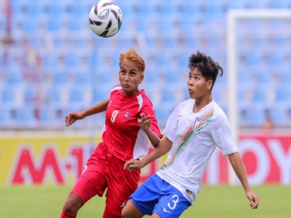 AFC U-19 women's qualifier: Nepal beat India 2-0 | AFC महिला क्वॉलिफायर: भारतीय महिला फुटबॉल टीम नेपाल से 0-2 से हारी