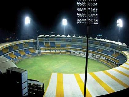 India vs Sri Lanka, 2nd T20: Special chemical sprayed over the ground to blunt dew impact at Holkar Stadium, Indore | IND vs SL: दूसरे टी20 में ओस डाल सकती है असर, निपटने के लिए किया जा रहा विशेष केमिकल का छिड़काव