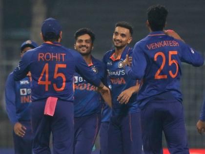 IND vs WI 3rd T20 India won by 17 runs 3-0 rohit sharma Suryakumar Yadav Venkatesh Iyer | IND vs WI: सूर्यकुमार और वेंकटेश ने किया कमाल, वनडे के बाद टीम इंडिया ने टी20 सीरीज में किया क्लीन स्वीप, आईसीसी रैंकिंग में नंबर एक