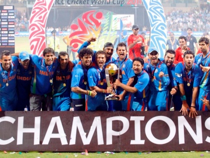India won world cup on 2nd April 2011 by beating Sri Lanka, Dhoni hit winning six | आज ही के दिन भारत ने 2011 में 28 साल बाद जीता था वर्ल्ड कप, धोनी ने छक्के से दिलाई थी जीत