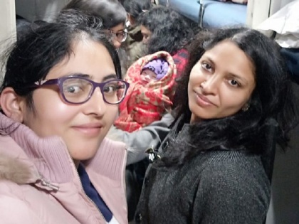 Indian Army Captains help deliver premature baby on Moving Train, Twitter praises them as Heroes | चलती ट्रेन में बच्चे की डिलिवरी में मदद कर सोशल मीडिया पर छा गईं दो भारतीय महिला फौजी, हो रही जमकर तारीफ