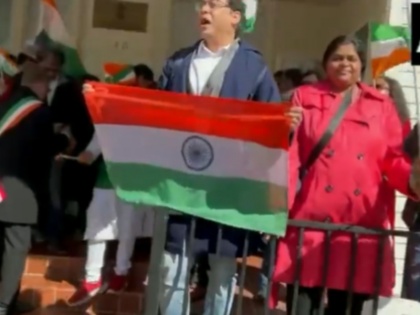 Peace rally of Indian community against Khalistanis in San Francisco slogans of Bharat Mata Ki Jai with tricolor in hands | सैन फ्रांसिस्को में खालिस्तानियों के खिलाफ भारतीय समुदाय की शांति रैली, हाथों में तिरंगा लेकर 'भारत माता की जय' के लगे नारे