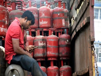 indian govt big decision regarding LPG Cylinder now monthly 2 yearly 15 gas cylinders allowed | LPG Gas Cylinder को लेकर सरकार ने लिया बड़ा फैसला, अब महीने और साल में केवल मिलेंगे इतने ही गैस सिलिंडर