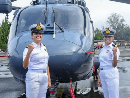 two Indian Navy women officers to operate helicopters from warships | नौसेना के हेलीकॉप्टर स्ट्रीम में पहली बार शामिल हुईं ये दो महिला अधिकारी, जानें सबकुछ