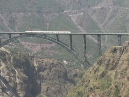 WATCH J&K Indian Railway conducts trial run Height 359 meters 35 meters higher than Eiffel Tower cost Rs 1400 crore know features watch video world's highest railway | World Highest Chenab Rail Bridge: 359 मीटर की ऊंचाई, एफिल टावर से 35 मीटर अधिक ऊंचा, 1400 करोड़ की लागत, जानें और खासियत, देखें वीडियो