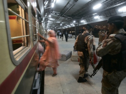 Indian Railways Comes to Rescue of Man Who Lost Contact With His Mother on a Delayed Train | ट्रेन हुई लेट तो परेशान बेटे को मां से इंडियन रेलवे ने ऐसे करवाई बात, सोशल मीडिया पर हो रही है वाहवाही
