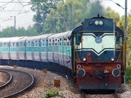 Coronavirus: Gujarat wants train, Maharashtra demands local for Mumbai | कोरोना संकटः गुजरात चाहता है ट्रेन, महाराष्ट्र ने की मुंबई के लिए लोकल की मांग, मजदूरों की समस्याओं से जूझने लगे राज्य