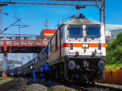 Bihar Samastipur train stopped more than one hour as driver went to drink alcohol, gets arrested | बिहार के समस्तीपुर में ट्रेन रोक शराब पीने चला गया ड्राइवर, घंटे भर खड़ी रही रेलगाड़ी, यात्रियों का हंगामा