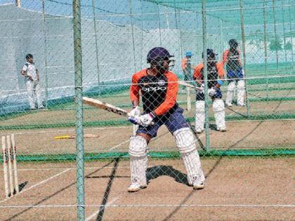 prithvi shaw and mayank first practice session with team india before rajkot test against west indies | राजकोट टेस्ट से पहले टीम इंडिया ने अभ्यास में बहाया पसीना, इस अंदाज में नजर आये मयंक और पृथ्वी शॉ
