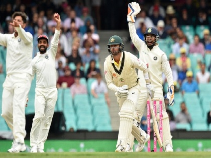 kuldeep yadav takes 5 wicket as australia trail by 316 runs against india sydney test 4th day | IND Vs AUS: कुलदीप की बदौलत भारत ने सिडनी में कसा शिकंजा, ऑस्ट्रेलिया को बारिश का सहारा