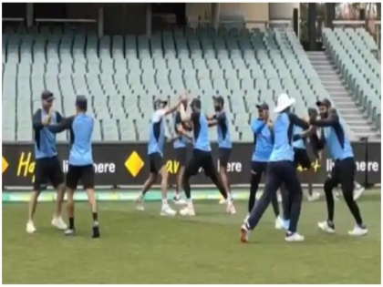 India vs Australia Virat Kohli and boys indulge in fun drill to get charged up before nets | IndvsAus: नेट प्रैक्टिस के दौरान आपस में ही भिड़ गए भारतीय खिलाड़ी, मैच से पहले वायरल हो रहा वीडियो