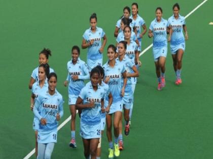 indian women hockey team leave for south korea for 5 match series | महिला हॉकी: दक्षिण कोरिया के खिलाफ पांच मैचों की सीरीज के लिए भारतीय टीम रवाना