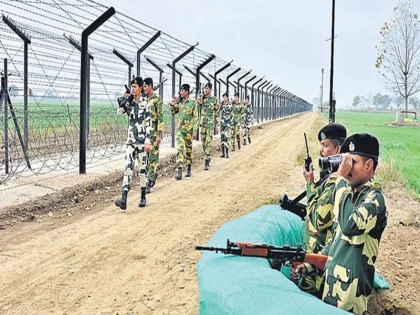 Trafficking on the Indo-Bangla border can not be completely stopped | भारत-बांग्ला सीमा पर तस्करी को पूरी तरह नहीं रोका जा सकता, दोनों देशों की सेनाओं के लिए है बड़ी चुनौती