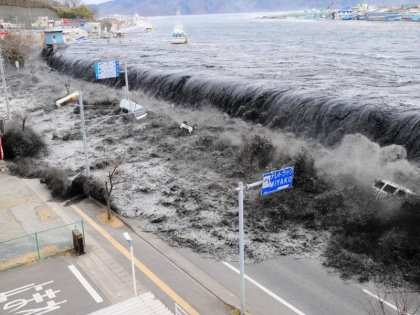 tsunami in Indonesia updats: death toll from a volcano triggeredhas risen to 281 | इंडोनेशिया में सुनामी से अब तक 281 की मौत, 1000 से ज्यादा लोग घायल