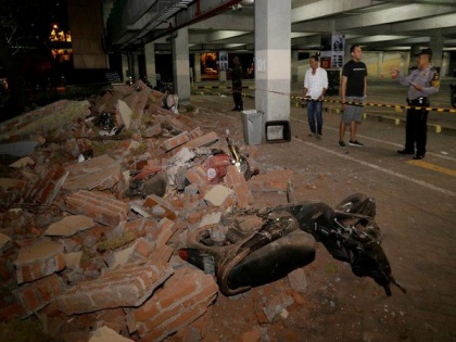 The death toll in Indonesia earthquake, raises to 37 | भूकंप से डोली इंडोनेशिया की धरती, कम से कम 37 लोगों की मौत, कई घायल