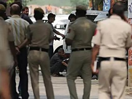 neemach Wife Asha Bai killed husband Jitendra Banjara son Ravi who came rescue her attacked axe quarrel and family destroyed | पत्नी आशा बाई को पति जितेंद्र बंजारा ने काट डाला, बचाने आया बेटे रवि पर कुल्हाड़ी से हमला, झगड़ा और परिवार तबाह