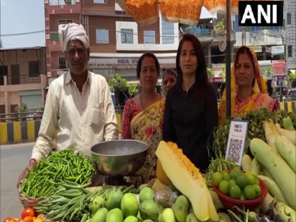 indore vegetable vendor ashok Nagar daughter Ankita Nagar Civil Judge exam pass 5th rank madhya pradesh bhopal | इंदौरः सब्जी बेचने वाले अशोक नागर की बेटी अंकिता ने रचा इतिहास, सिविल जज की परीक्षा पास की, जानें पिता ने क्या कहा