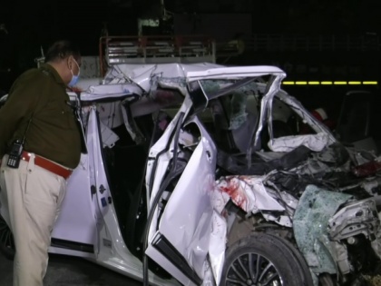 Indore's Talawali Chanda area Six youths died cut to recover dead bodies speeding car rammed Madhya Pradesh | पार्टी करके लौट रहे युवकों की कार टैंकर में घुसी, 6 की मौत, मारे गए लोगों की उम्र 18 से 28 साल के बीच