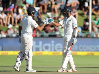 india vs south africa cape town 1st test 1st day match report kohli dhawan out | दक्षिण अफ्रीका के बाद भारतीय पारी भी लड़खड़ाई, कोहली समेत धवन और पुजारा पवेलियन में