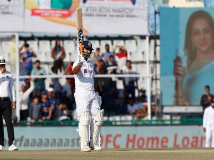 IND vs SL 1st Test india score 357/6 against Sri Lanka in 1st day of mohali test | IND vs SL 1st Test: मोहाली टेस्ट के पहले दिन भारत का स्कोर 357/6, शतक से चूके ऋषभ पंत, कोहली 45 पर आउट