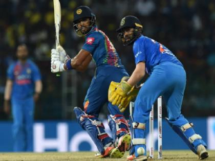 sri lanka beat india in 1st t20 of nidahas trophy kusal perera fifty | Ind Vs SL: कुसल परेरा के तूफान में उड़ी भारतीय गेंदबाजी, श्रीलंका की 5 विकेट से जीत