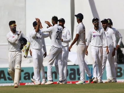 India vs England 4th Test India won by an innings and 25 runs Axar and Ashwin became hero | Ind vs Eng: भारत ने पारी और 25 रन से जीता आखिरी टेस्ट, अक्षर पटेल और आर अश्विन ने झटके 5-5 विकेट