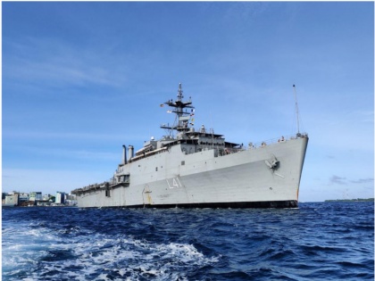 Israel-affiliated merchant vessel hit by drone attack off India's coast | भारत के तट पर इजराइल से जुड़े व्यापारिक जहाज पर हुआ ड्रोन से हमला, भारतीय तटरक्षक बल का आईसीजीएस विक्रम रवाना