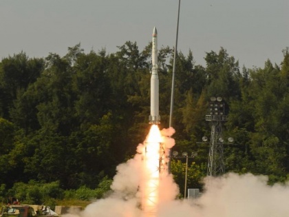 DRDO carries out maiden flight-test of ballistic missile defence interceptor | भारत ने बैलिस्टिक मिसाइल रक्षा ‘इंटरसेप्टर’ की पहली उड़ान का सफल परीक्षण किया