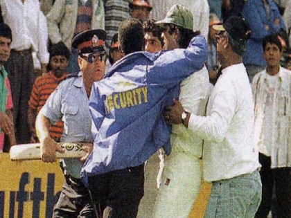 Inzamam Was Standing up for Azharuddin, Waqar Younis recalls incident when Inzi confronted abusive fan in 1997 | 'इंजमाम अजहरुद्दीन की पत्नी के खिलाफ कमेंट से भड़के थे': वकार यूनिस ने 1997 में फैन से भिड़ंत की घटना को लेकर किया खुलासा