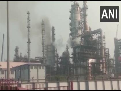 3 people died, over 30 persons were injured in a fire incident at IOCL refinery in Haldia today | प. बंगाल: हल्दिया में आईओसी रिफाइनरी में आग लगने से तीन लोगों की मौत, 44 घायल