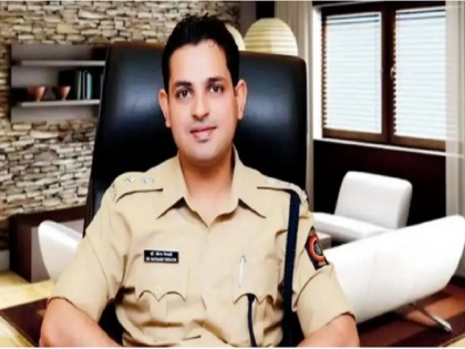 father of the absconding IPS officer was also involved in the recovery, the Mumbai Police made the accused | फरार आईपीएस अधिकारी का पिता भी शामिल था वसूली में, मुंबई पुलिस ने बनाया आरोपी