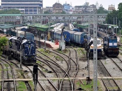 IR Train Cancelled Today List Railways canceled 48 trains like Bihar Sampark Kranti Garib Rath more affected see full list East Central Railway Zone | IR Train Cancelled Today List: रेलवे ने 48 ट्रेनों को किया रद्द, बिहार संपर्क क्रांति और गरीब रथ जैसे ट्रेनें हुईं ज्यादा प्रभावित, यहां देखें पूरा लिस्ट