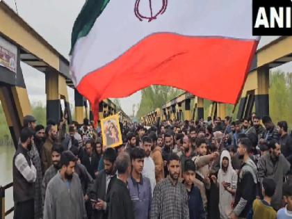 Iran-US ceasefire was celebrated in Kashmir and Ladakh | Iran-US ceasefire: इरान और अमेरिका के बीच सीजफायर, कश्मीर और लद्दाख में लोग मना रहे जश्न; नेताओं ने दी प्रतिक्रिया Iran-US ceasefire was celebrated in Kashmir and Ladakh | Iran-US ceasefire: इरान और अमेरिका के बीच सीजफायर, कश्मीर और लद्दाख में लोग मना रहे जश्न; नेताओं ने दी प्रतिक्रिया