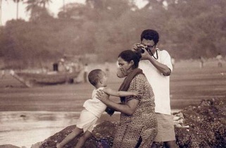 Irfan Khan birth anniversary son Babil wrote emotional post social media his father wrote note childhood pictures read | Irfan Khan: पिता को याद कर भावुक हुए बाबिल, इंस्टाग्राम पर बचपन की तस्वीरों के साथ नोट लिखा, पढ़े