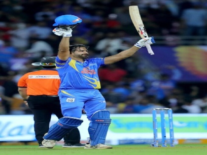 Road Safety World Series 2020: Irfan Pathan, Munaf Patel shine, As India Legends beat Sri Lanka legends by 5 wickets | इरफान पठान ने ठोके 31 गेंदों में 57 रन, इंडिया लेजेंड्स ने दी श्रीलंका को 5 विकेट से मात