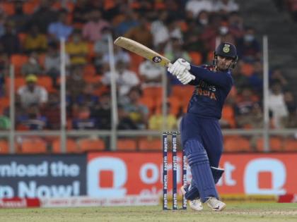 India vs England Ishan Kishan debut half-century in 28 balls 4 six four 5 | डेब्यू मैच में ईशान किशन का धमाका, 28 गेंद में अर्धशतक, 4 छक्के और 5 चौके शामिल