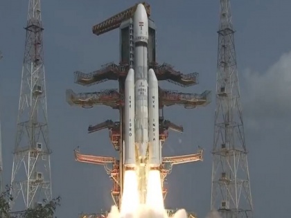 Andhra Pradesh: ISRO launches India’s largest LVM3 rocket carrying 36 satellites from Sriharikota | इसरो की अंतरिक्ष में एक और बड़ी छलांग, ब्रिटिश कंपनी की 36 सैटेलाइट के साथ भारत का सबसे बड़ा रॉकेट LVM3 सफलतापूर्व लॉन्च