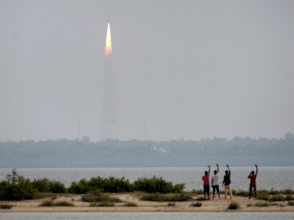 ISRO will launch 'RISAT-2 BR1', India will now be able to keep in mind at night. | इसरो लॉन्च करेगा 'रिसैट- 2बीआर1', भारत अब रात में भी आसामान से रख सकेगा दुश्मनों पर नजर