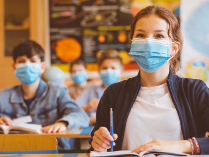 Masks in school affect kids' speech : Report | मास्क पहनने से बच्चों के सुनने और बोलने की समझ पर पड़ रहा है असर: रिपोर्ट