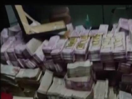 Income tax department seized 61 crore from banks private locker | VIDEO: गुटखा व्यापारी ने दबा रखे थे 61 करोड़, आईटी विभाग ने सीज की सारी संपत्ति