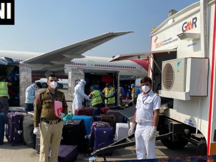 Coronavirus: Air India flight returned from Rome to Italy carrying 263 Indian students | Coronavirus: इटली के रोम से 263 भारतीय छात्रों को लेकर वापस देश लौटी एयर इंडिया की फ्लाइट 