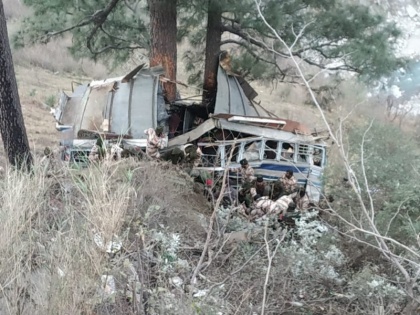 ITBP bus accident in jammu kashmir updates gorge on Kashmir highway | श्रीनगर-जम्मू हाइवे पर ITBP की बस दुर्घटनाग्रस्त, एक जवान की मौत, 34 घायल