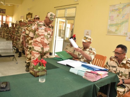 lok sabha election 2019: ITBP soldiers cast first vote in Arunachal Pradesh | लोकसभा चुनाव 2019 के लिए शुरू हो गई वोटिंग, जानिए किसने डाला पहला वोट