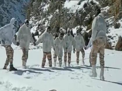 ITBP Jawan Playing Kabaddi in Himachal Pradesh snow video goes viral | ऐसा देखा है कभी! ITBP के जवान हिमाचल प्रदेश में माइनस तापमान में बर्फ में खेल रहे कबड्डी, देखें वीडियो ITBP Jawan Playing Kabaddi in Himachal Pradesh snow video goes viral | ऐसा देखा है कभी! ITBP के जवान हिमाचल प्रदेश में माइनस तापमान में बर्फ में खेल रहे कबड्डी, देखें वीडियो