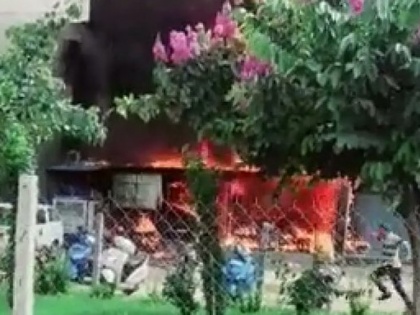 Jabalpur massive fire hospital Four people died and three severely injured teams rescued people trapped see video | जबलपुरः निजी अस्पताल में भीषण आग, 8 की मौत और 9 घायल, 5-5 लाख रुपये की अनुग्रह राशि की घोषणा, देखें वीडियो