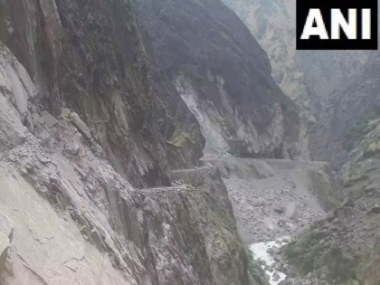 Uttarakhand's Pithoragarh 300 pilgrims of Adi Kailash stranded due to road closure due to landslide | उत्तराखंडः पिथौरागढ़ में भूस्खलन के चलते लिपुलेख-तवाघाट मार्ग हुआ बंद, आदि कैलाश के 300 यात्री फंसे