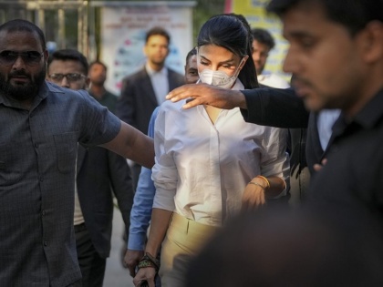 Delhi court defers hearing in Jacqueline Fernandez money laundering case for December 12 | मनी लॉन्ड्रिंग मामलाः पटियाला हाउस कोर्ट में पेश हुईं अभिनेत्री जैकलीन फर्नांडीज, आरोपों पर सुनवाई 12 दिसंबर के लिए टली